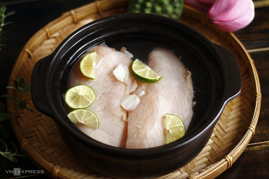 làm khô gà lá chanh
